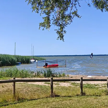 3 Osobowa Przyczepa Hawaii Surfing Na Surfcamp Retowo, Kuchenka I Lodowka, Wypozyczalnia Windsurfingu, 50min Do Plazy W Slowinskim Pn, Idealna Dla Rowerzystow 캠프장 *