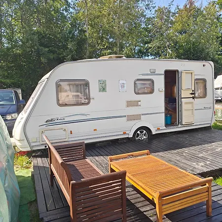 3 Osobowa Przyczepa Hawaii Surfing Na Surfcamp Retowo, Kuchenka I Lodowka, Wypozyczalnia Windsurfingu, 50min Do Plazy W Slowinskim Pn, Idealna Dla Rowerzystow Camping Retowo (Pomerania)